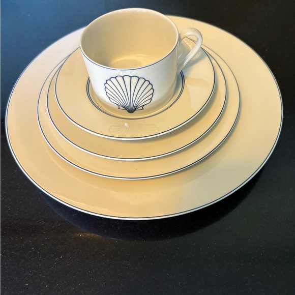 Fitz and Floyd Nobilis Place Setting 5 Pieces Cream White And Blue Shell Clam - Picture 1 of 8